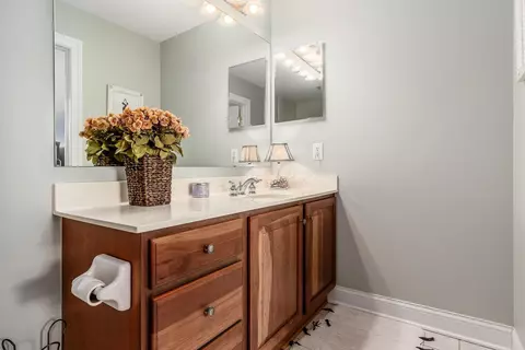 Bath - 6465 Greenstone Loop, Dublin, OH 43016 photo 7 of 9