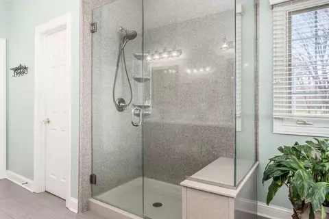 Bath - 6465 Greenstone Loop, Dublin, OH 43016 photo 4 of 9