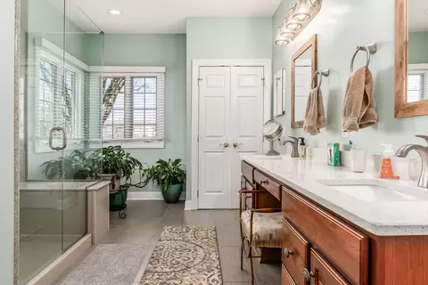 Bath - 6465 Greenstone Loop, Dublin, OH 43016 photo 3 of 9