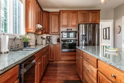 Kitchen - 6465 Greenstone Loop, Dublin, OH 43016 photo 4 of 7
