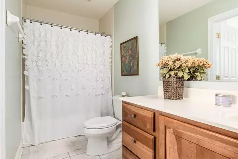 Bath - 6465 Greenstone Loop, Dublin, OH 43016 photo 6 of 9