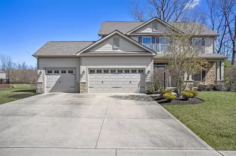 1672 Forest View Dr, Pataskala, OH 43062