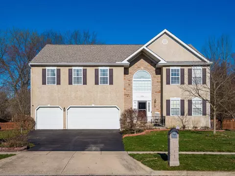 126 Deer Path Ct, Pataskala, OH 43062