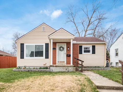 619 W 8th St, Marysville, OH 43040