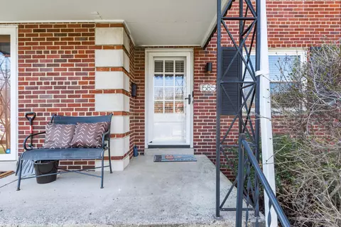 1585 Waltham Rd, Columbus, OH 43221