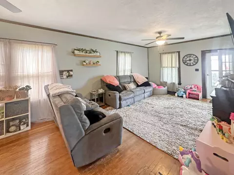 113 Chestnut St SE, Corning, OH 43730 photo 5