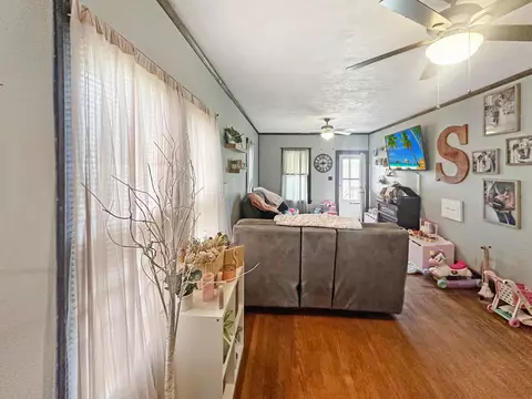 113 Chestnut St SE, Corning, OH 43730 photo 4