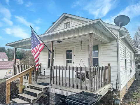 113 Chestnut St SE, Corning, OH 43730 photo 2