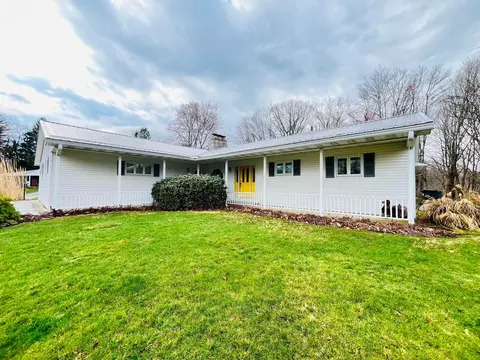 793 Golden Dr, Newark, OH 43055