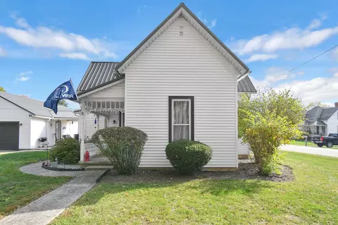 3 Market St, Bloomingburg, OH 43106
