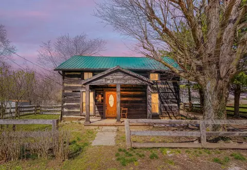 8813 Railroad St, Stoutsville, OH 43154