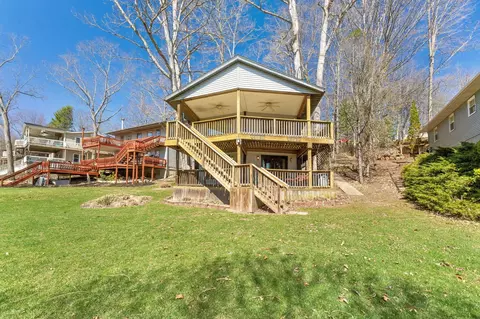 323 Greenacre Dr, Howard, OH 43028