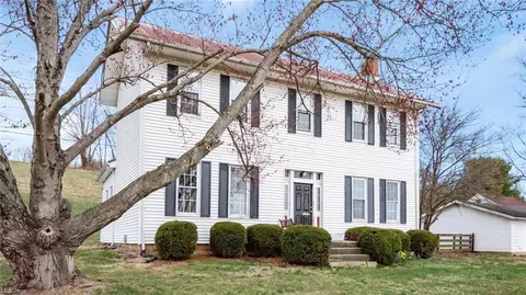 8155 Shannon Valley Rd, Frazeysburg, OH 43822