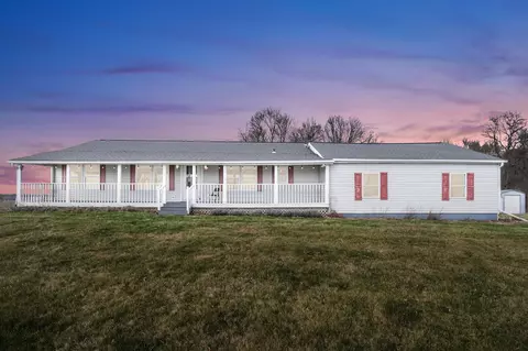 1421 Porter Ln, Centerburg, OH 43011