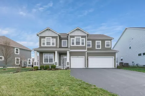 7730 Foxhound Dr, Powell, OH 43065