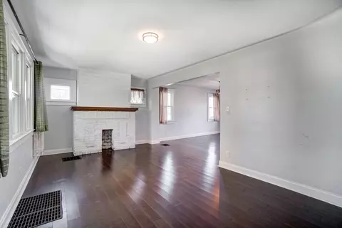 Living - 82 Schryver Rd, Columbus, OH 43207 photo 3 of 6