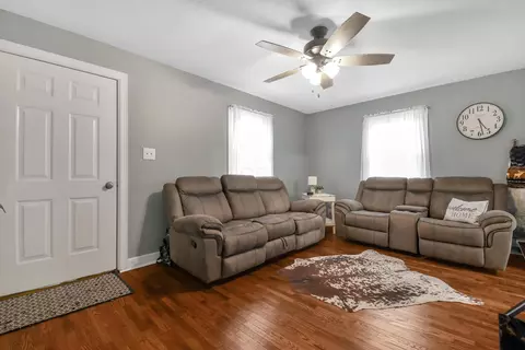 21 Fourth St, Shelby, OH 44875 photo 4