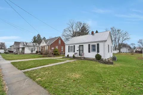 21 Fourth St, Shelby, OH 44875 photo 2