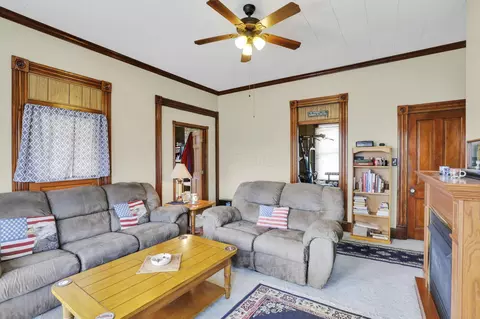 Living - 1626 Irwin Ave, Springfield, OH 45505 photo 3 of 5