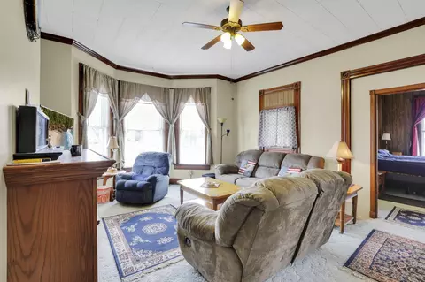 Living - 1626 Irwin Ave, Springfield, OH 45505 photo 2 of 5