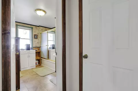 Entry Way - 1626 Irwin Ave, Springfield, OH 45505 photo 2 of 3
