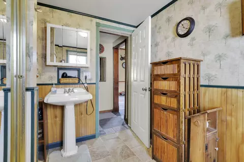 Bath - 1626 Irwin Ave, Springfield, OH 45505 photo 2 of 2