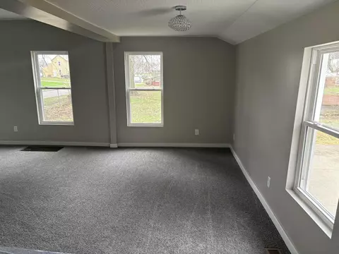 Living - 309 E Mark St, Marion, OH 43302 photo 1 of 2
