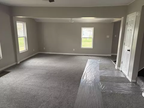 Living - 309 E Mark St, Marion, OH 43302 photo 2 of 2