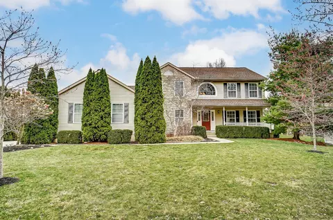 82 E Cuyuga Dr, Powell, OH 43065