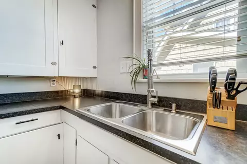 Kitchen - 533 E Torrence Rd, Columbus, OH 43214 photo 5 of 5