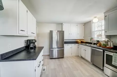 Kitchen - 533 E Torrence Rd, Columbus, OH 43214 photo 1 of 5