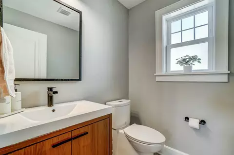 Bath - 533 E Torrence Rd, Columbus, OH 43214 photo 3 of 6