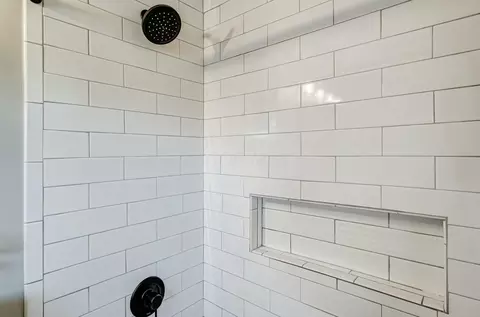 Bath - 533 E Torrence Rd, Columbus, OH 43214 photo 6 of 6