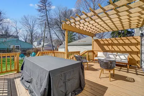 Exterior - 533 E Torrence Rd, Columbus, OH 43214 photo 8 of 16