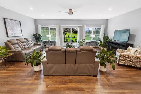 Living - 103 Thomaston Trl, Springfield, OH 45503 photo 1 of 2