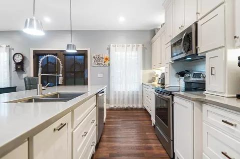 Kitchen - 103 Thomaston Trl, Springfield, OH 45503 photo 6 of 7