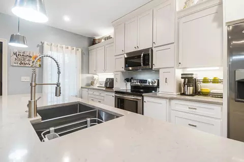 Kitchen - 103 Thomaston Trl, Springfield, OH 45503 photo 2 of 7