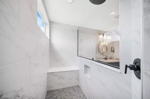 Bath - 4454 Robert Ct, Powell, OH 43065 photo 6 of 12