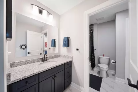Bath - 4454 Robert Ct, Powell, OH 43065 photo 10 of 12
