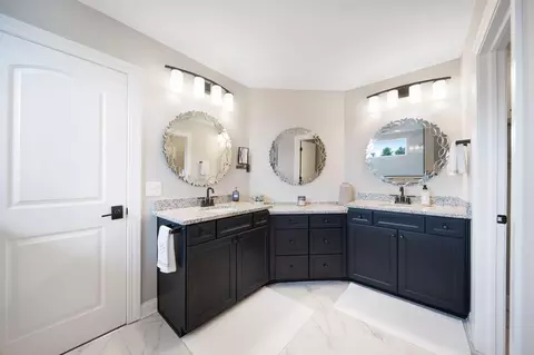 Bath - 4454 Robert Ct, Powell, OH 43065 photo 3 of 12