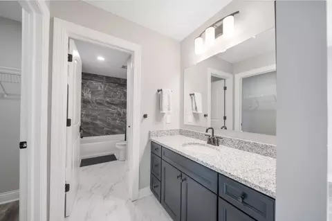 Bath - 4454 Robert Ct, Powell, OH 43065 photo 8 of 12