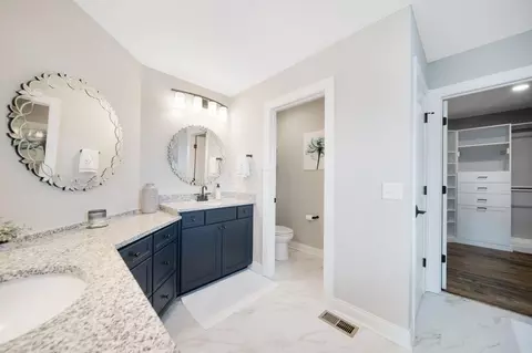 Bath - 4454 Robert Ct, Powell, OH 43065 photo 2 of 12