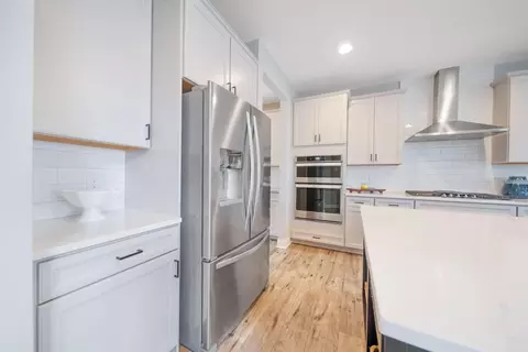 Kitchen - 4454 Robert Ct, Powell, OH 43065 photo 6 of 7