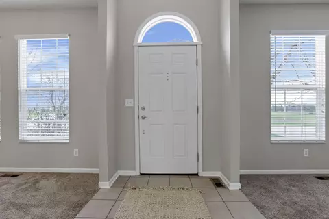 Entry Way - 345 Trail E, Pataskala, OH 43062 photo 2 of 3