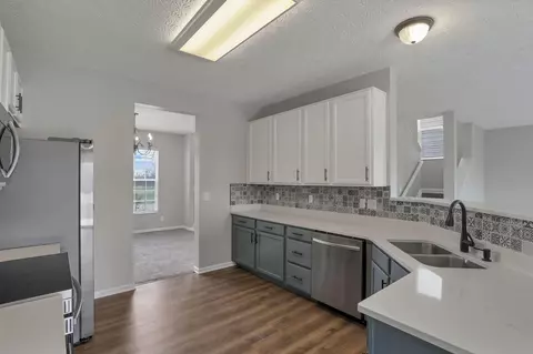 Kitchen - 345 Trail E, Pataskala, OH 43062 photo 1 of 5