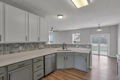 Kitchen - 345 Trail E, Pataskala, OH 43062 photo 2 of 5