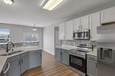 Kitchen - 345 Trail E, Pataskala, OH 43062 photo 3 of 5