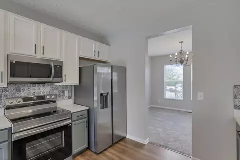 Kitchen - 345 Trail E, Pataskala, OH 43062 photo 4 of 5