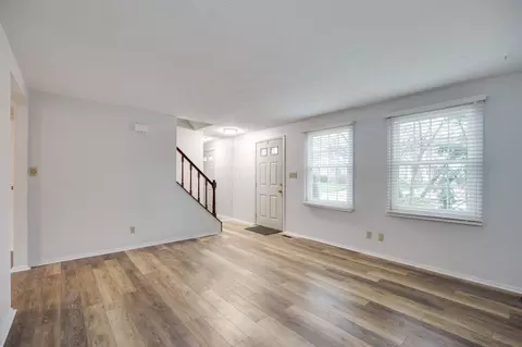 Living - 3034 Colony Ln, Springfield, OH 45503 photo 3 of 4
