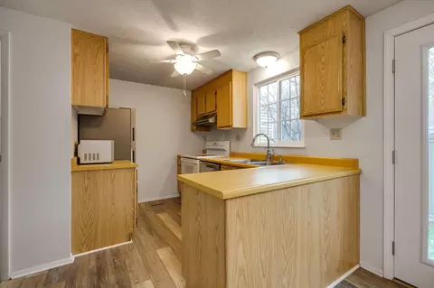 Kitchen - 3034 Colony Ln, Springfield, OH 45503 photo 1 of 4